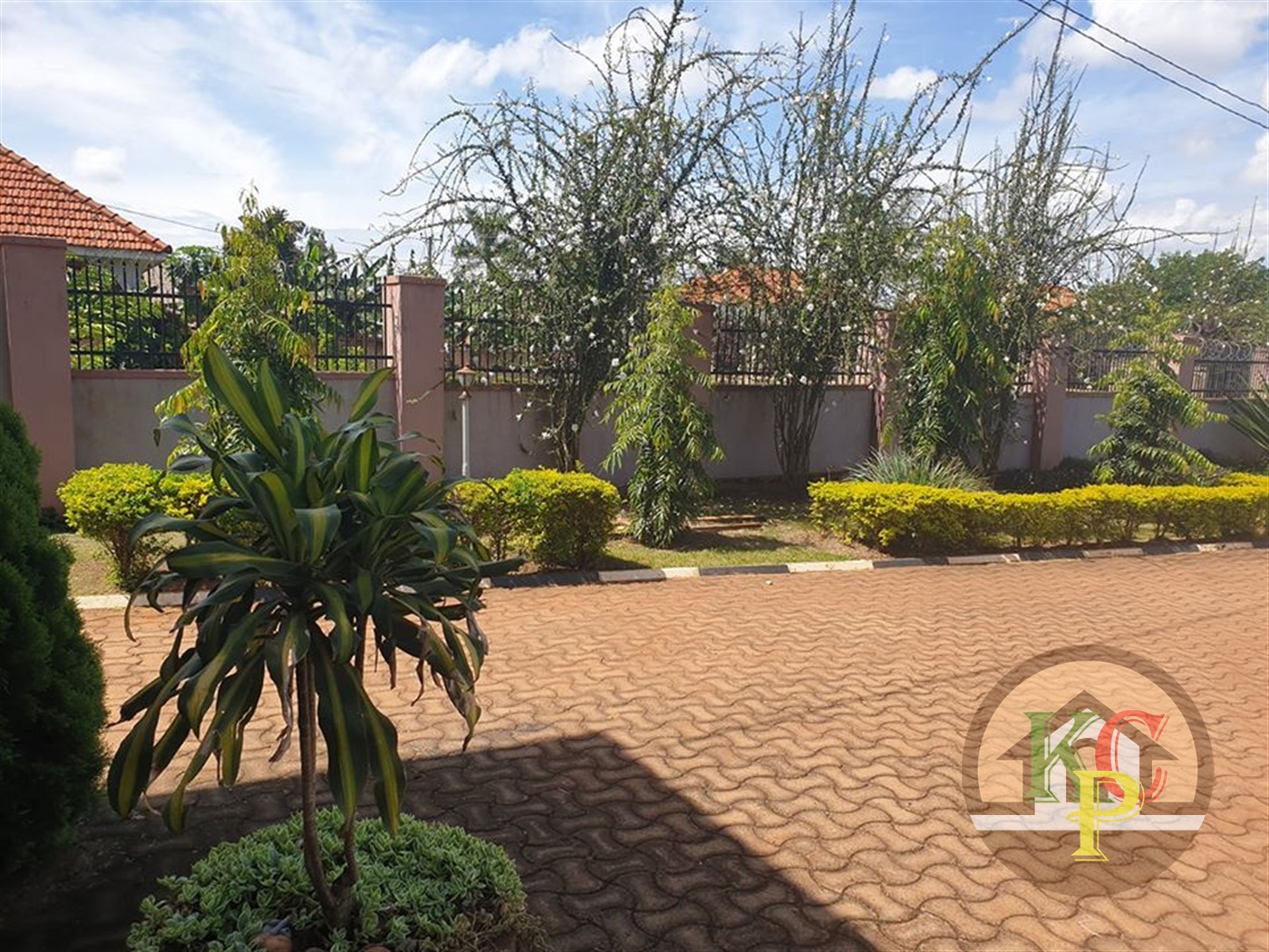 Mansion for rent in Nalufenya Jinja