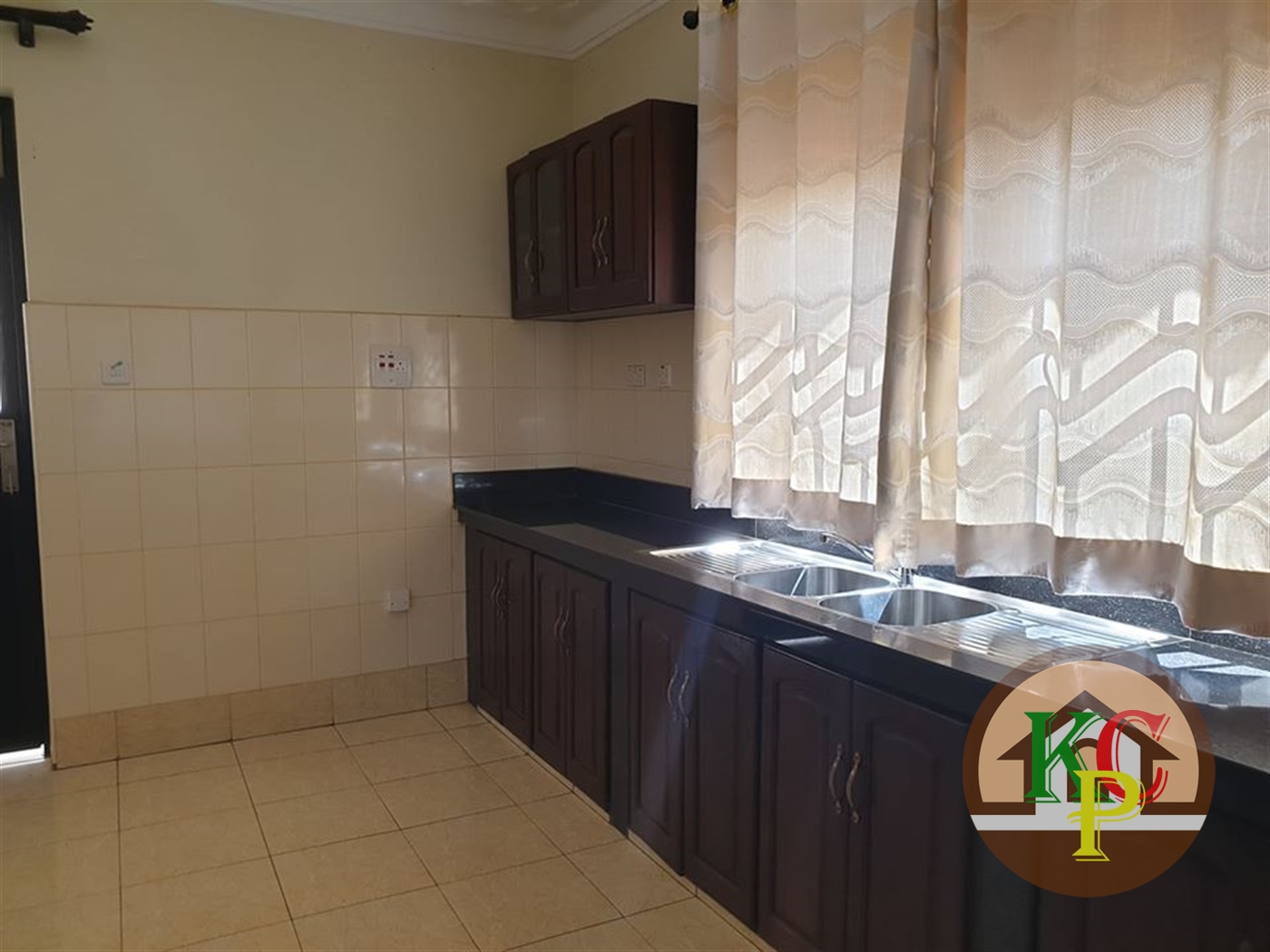 Mansion for rent in Nalufenya Jinja