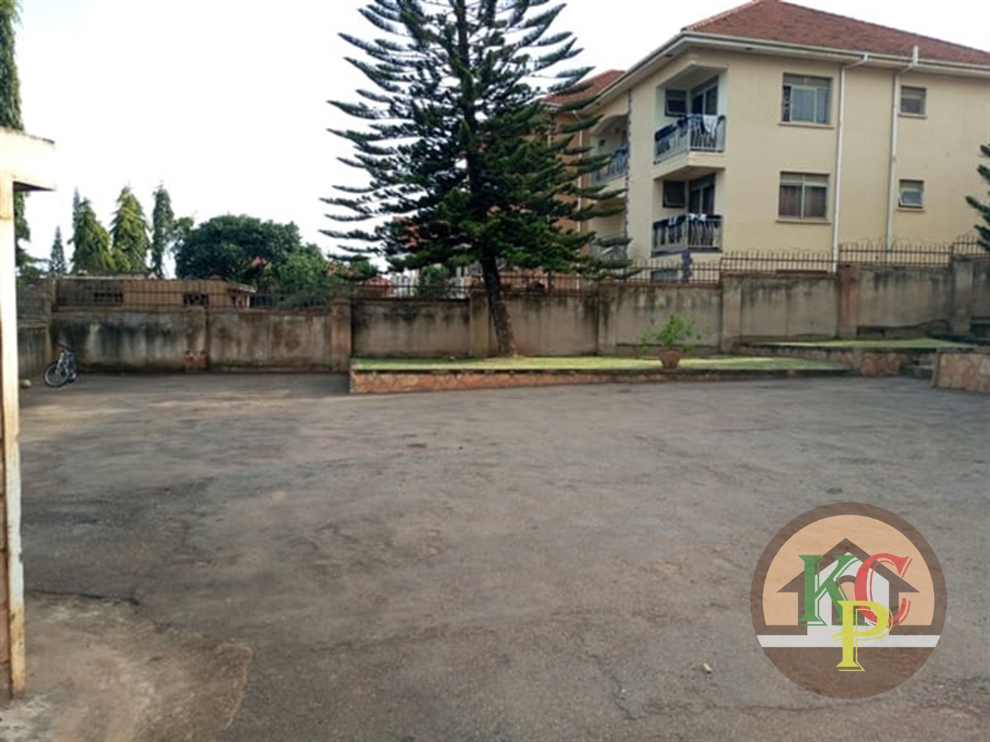 Duplex for rent in Kiwaatule Kampala