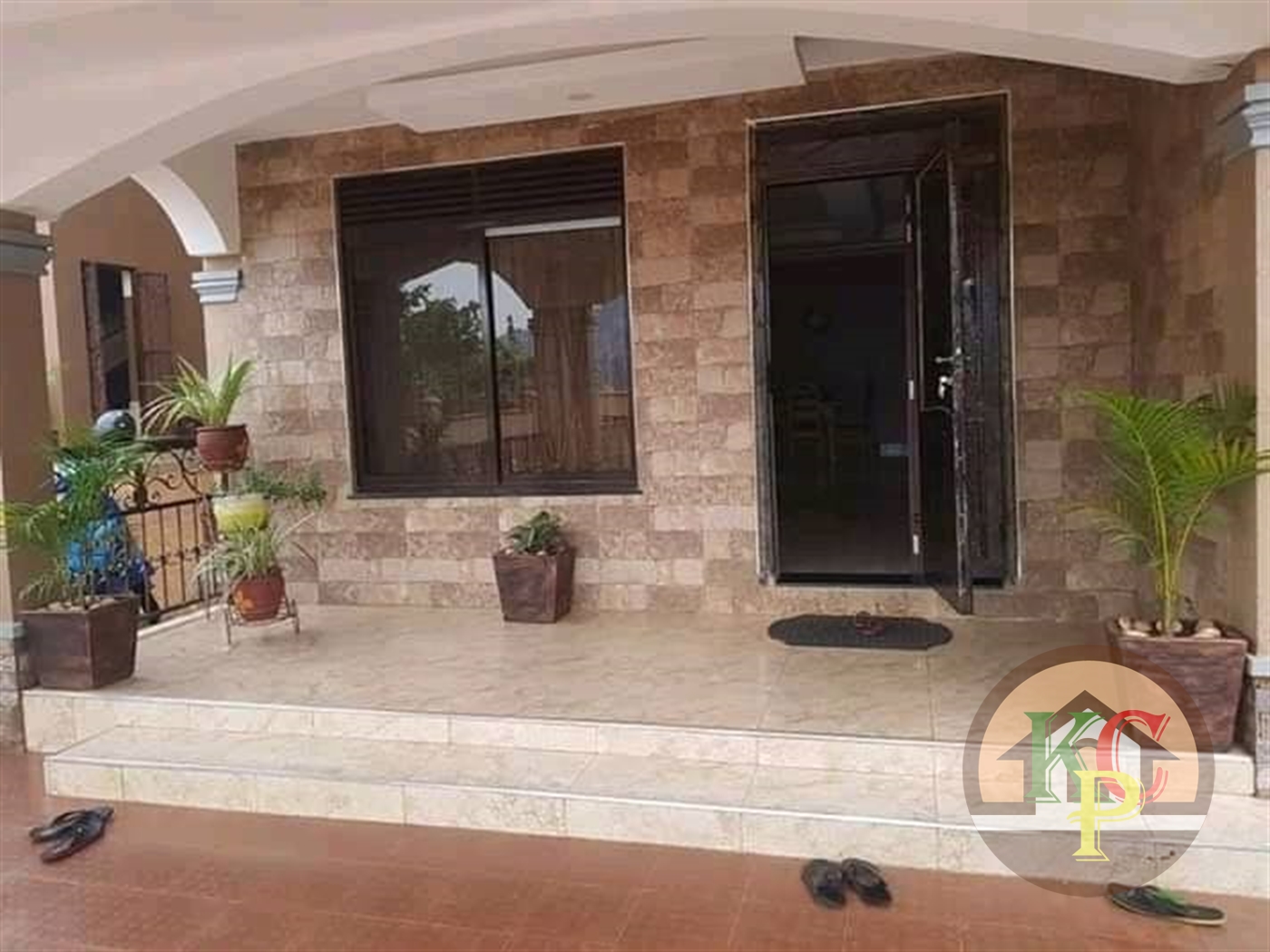 Mansion for rent in Kisaasi Kampala