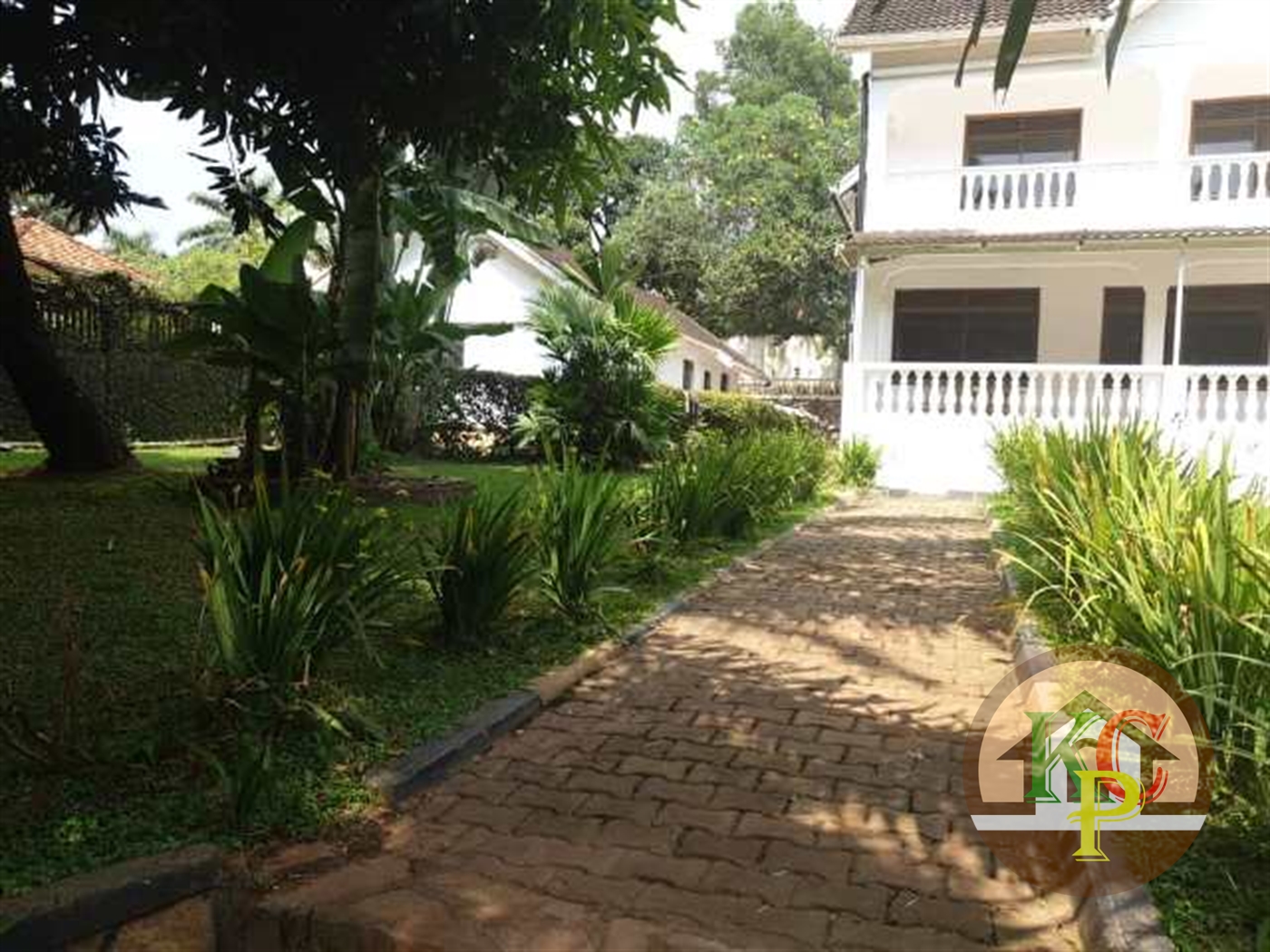 Mansion for sale in Bugoloobi Kampala