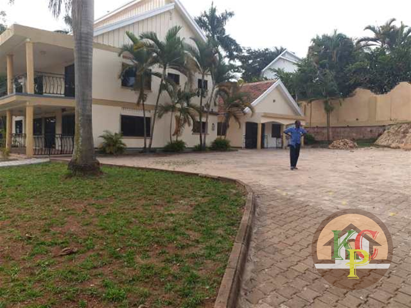 Mansion for rent in Bugoloobi Kampala