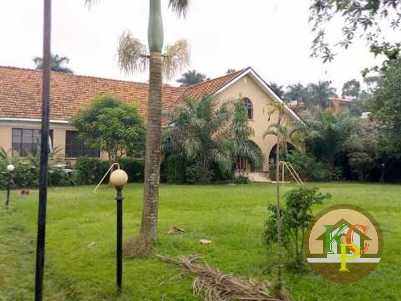 Mansion for rent in Bugoloobi Kampala