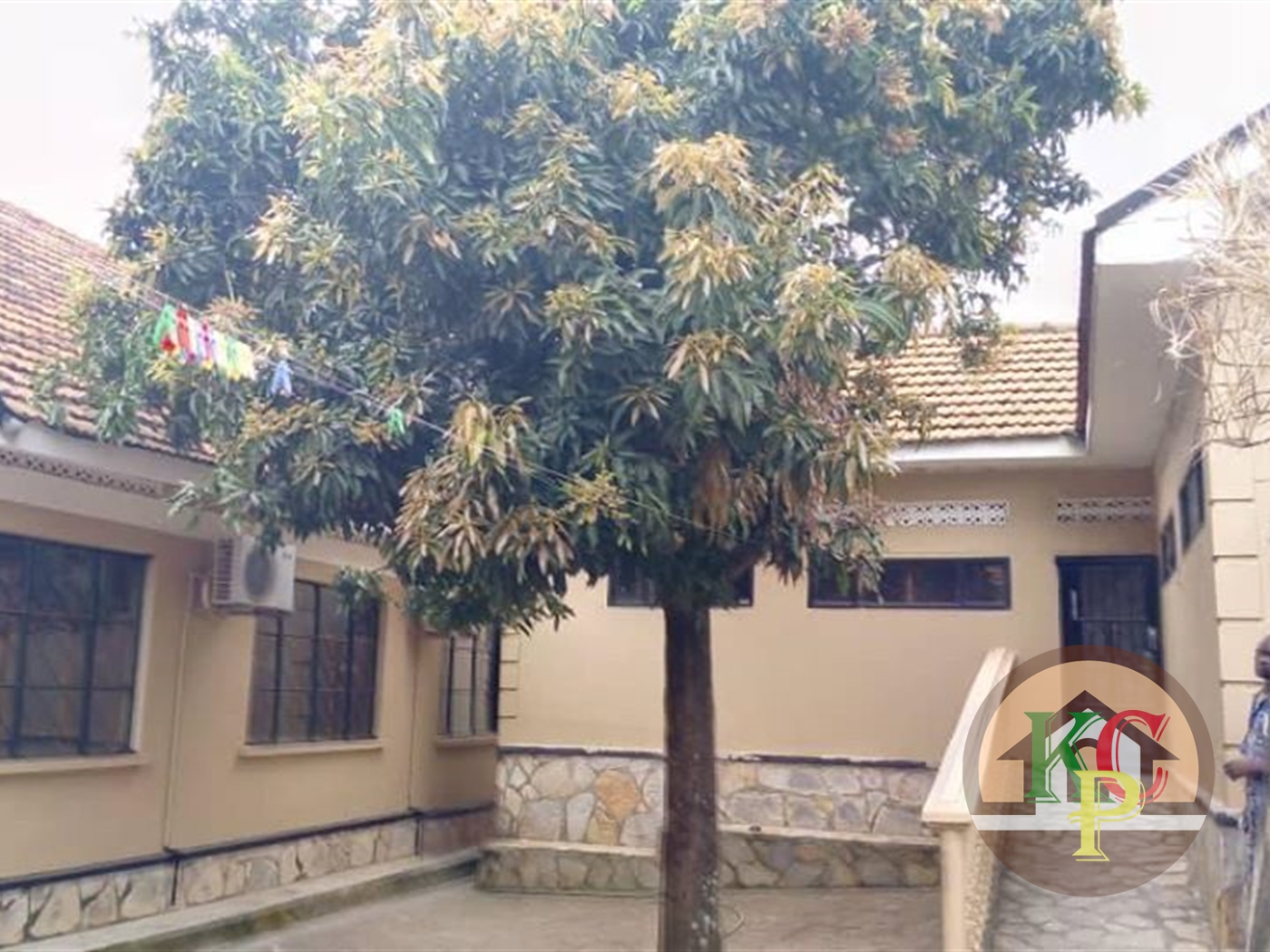 Mansion for rent in Bugoloobi Kampala