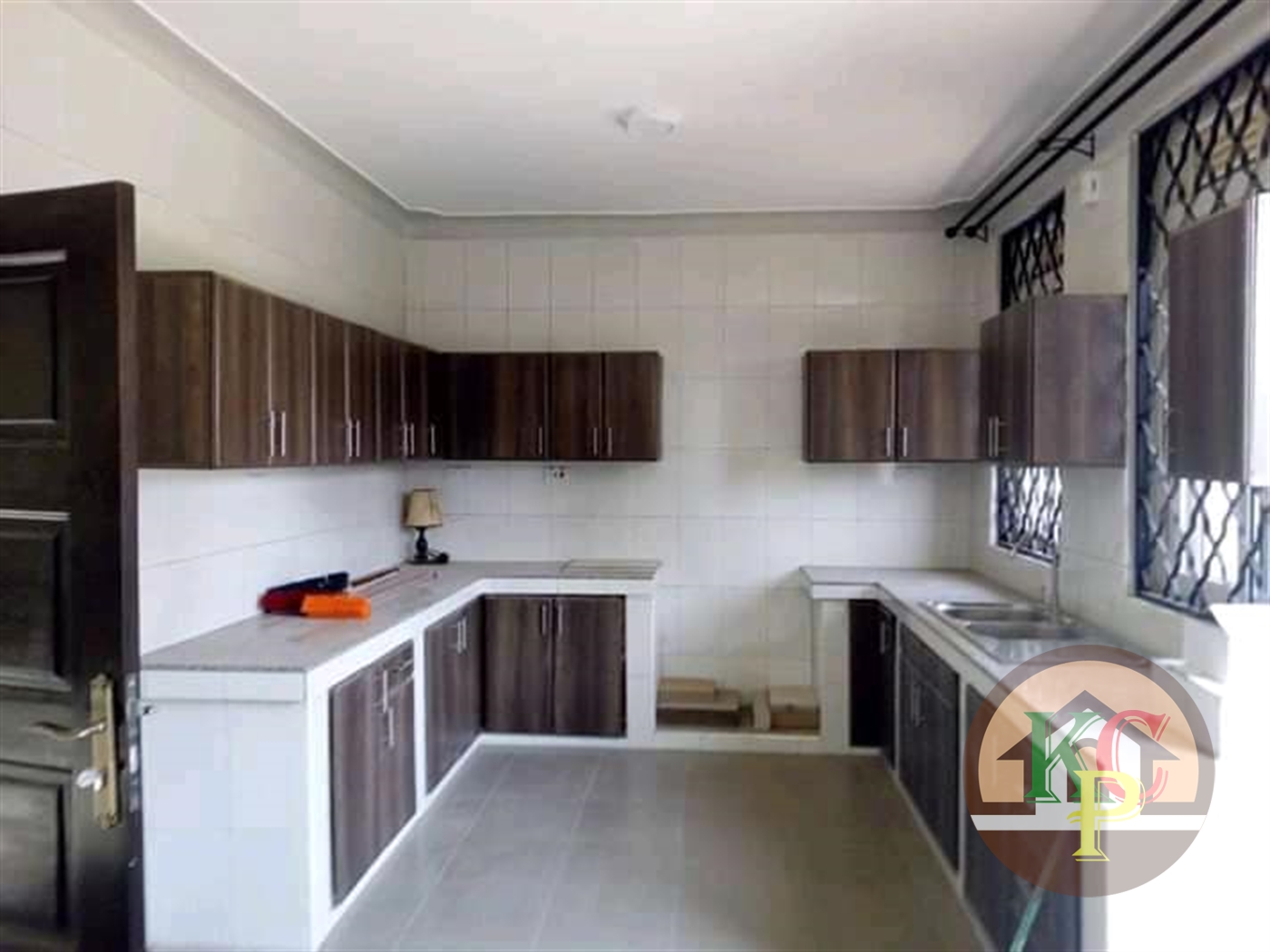 Mansion for rent in Kira Wakiso