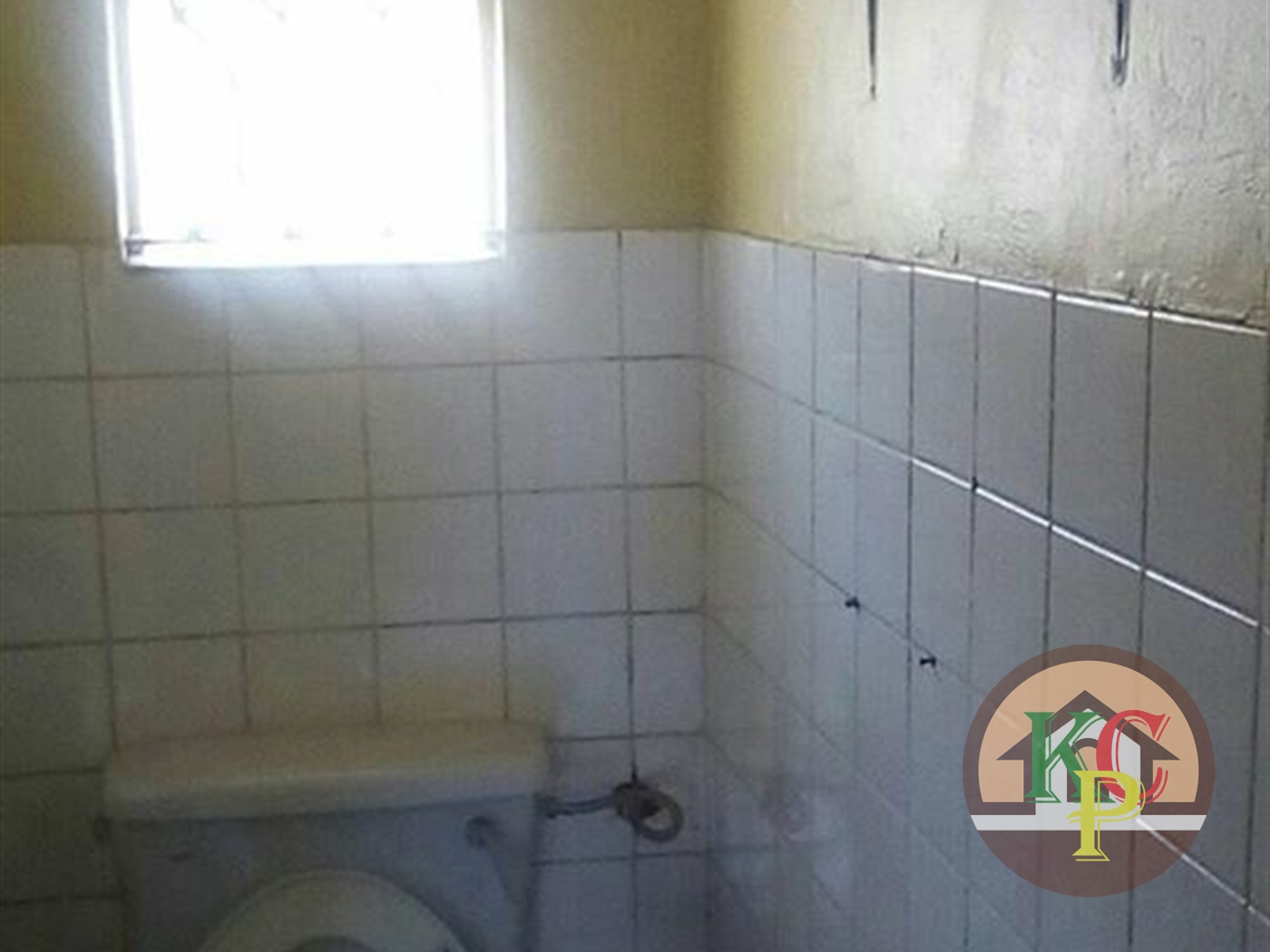 Semi Detached for rent in Mutungo Kampala