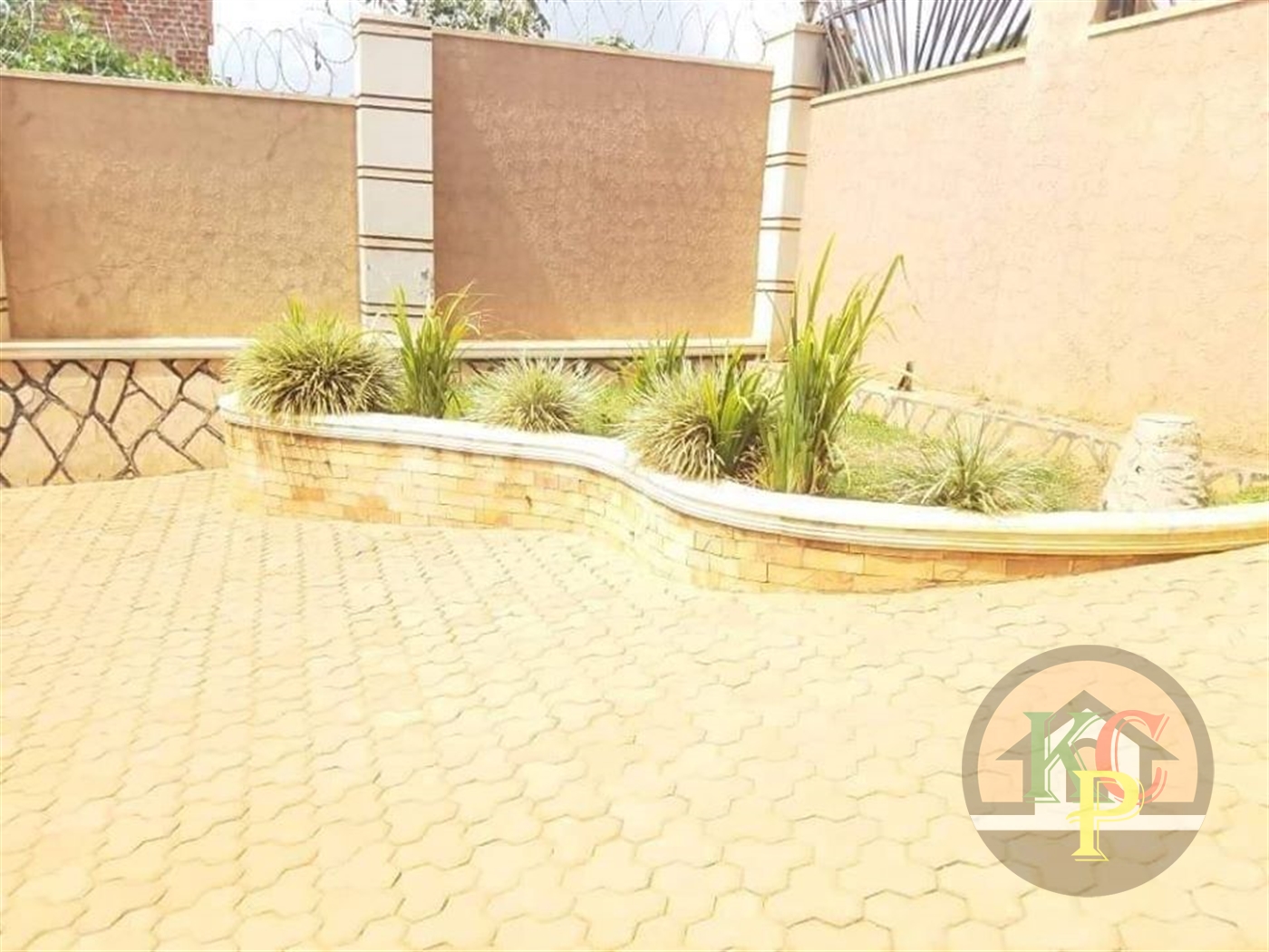 Bungalow for rent in Kisaasi Kampala