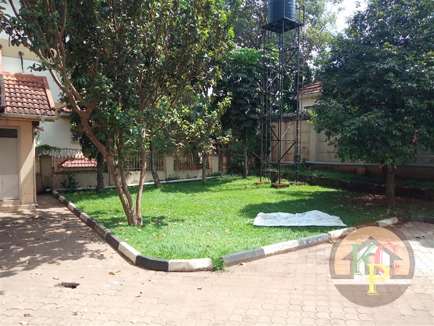 Mansion for sale in Bugoloobi Kampala