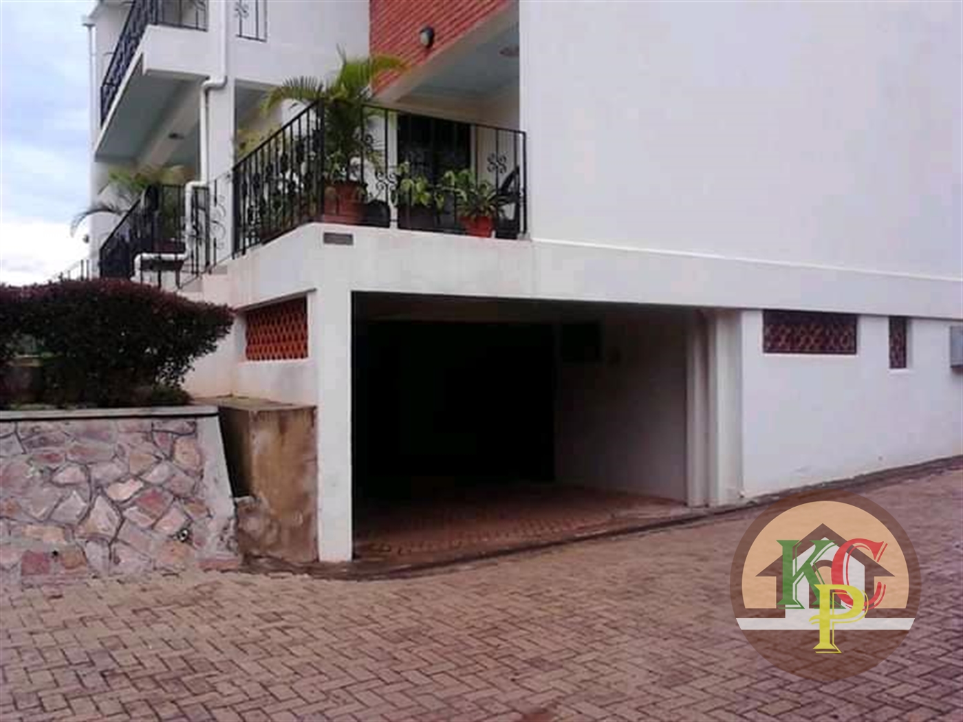 Town House for rent in Mbuya Kampala