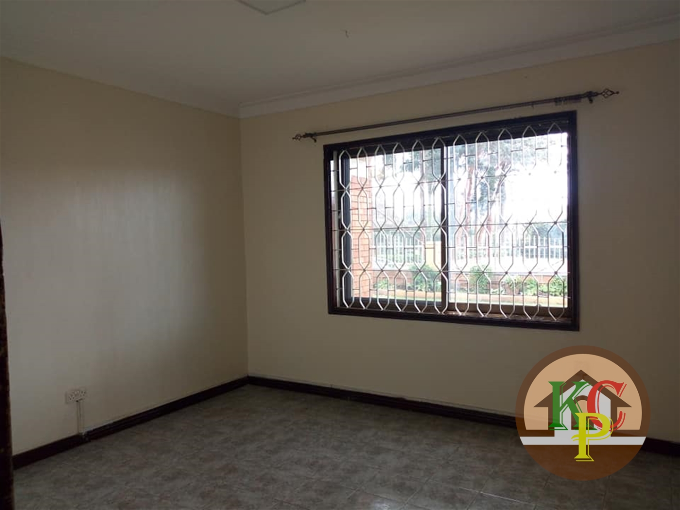 Bungalow for rent in Bugoloobi Kampala