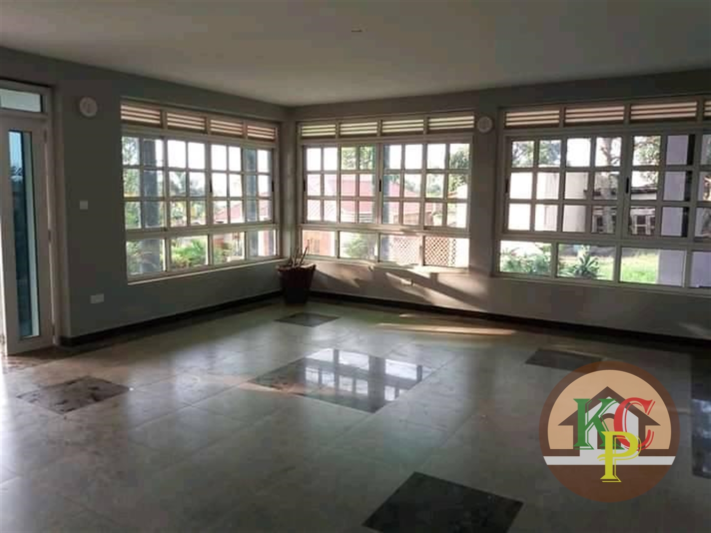 Mansion for rent in Kira Wakiso