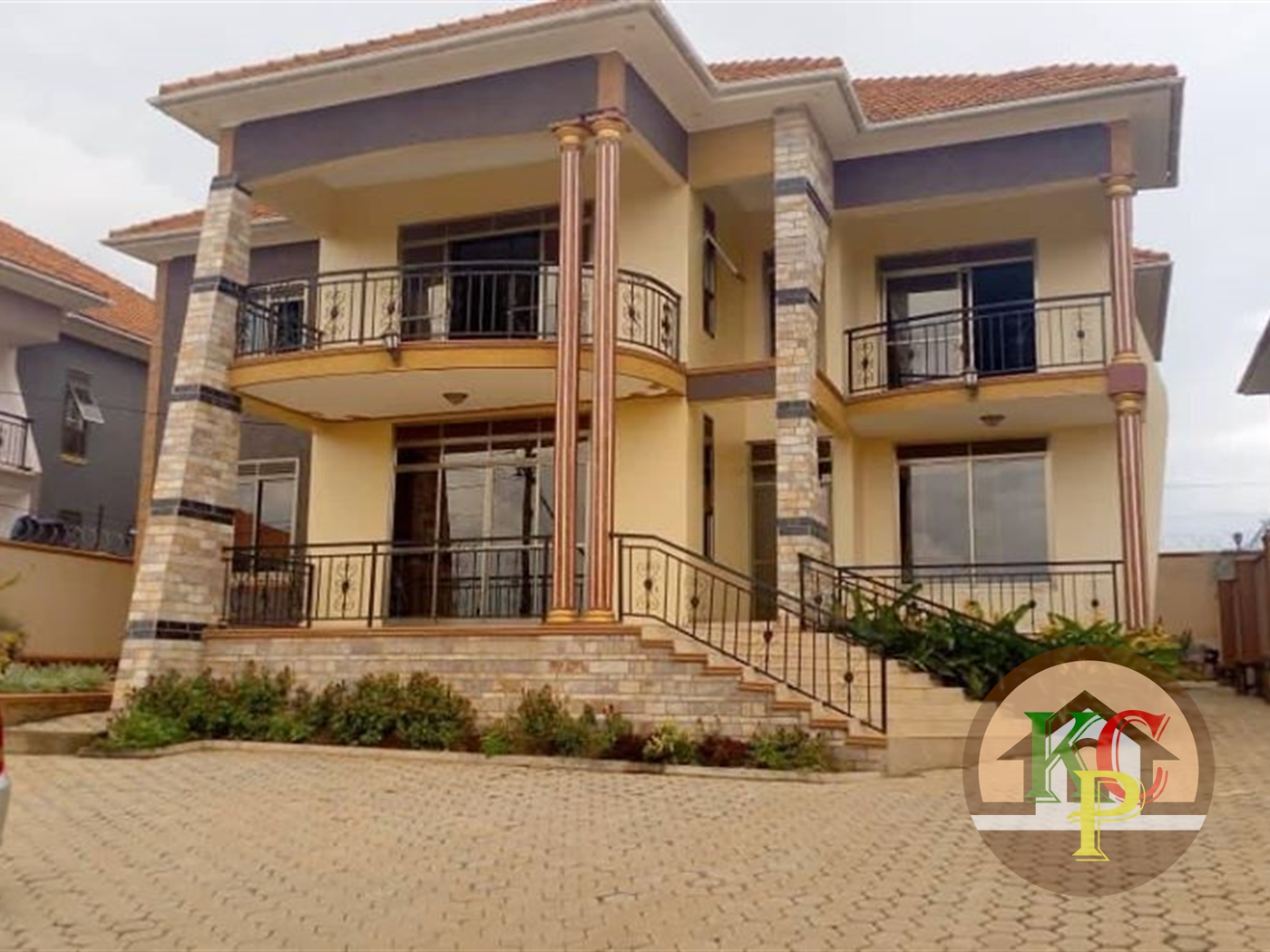 Mansion for sale in Kira Wakiso