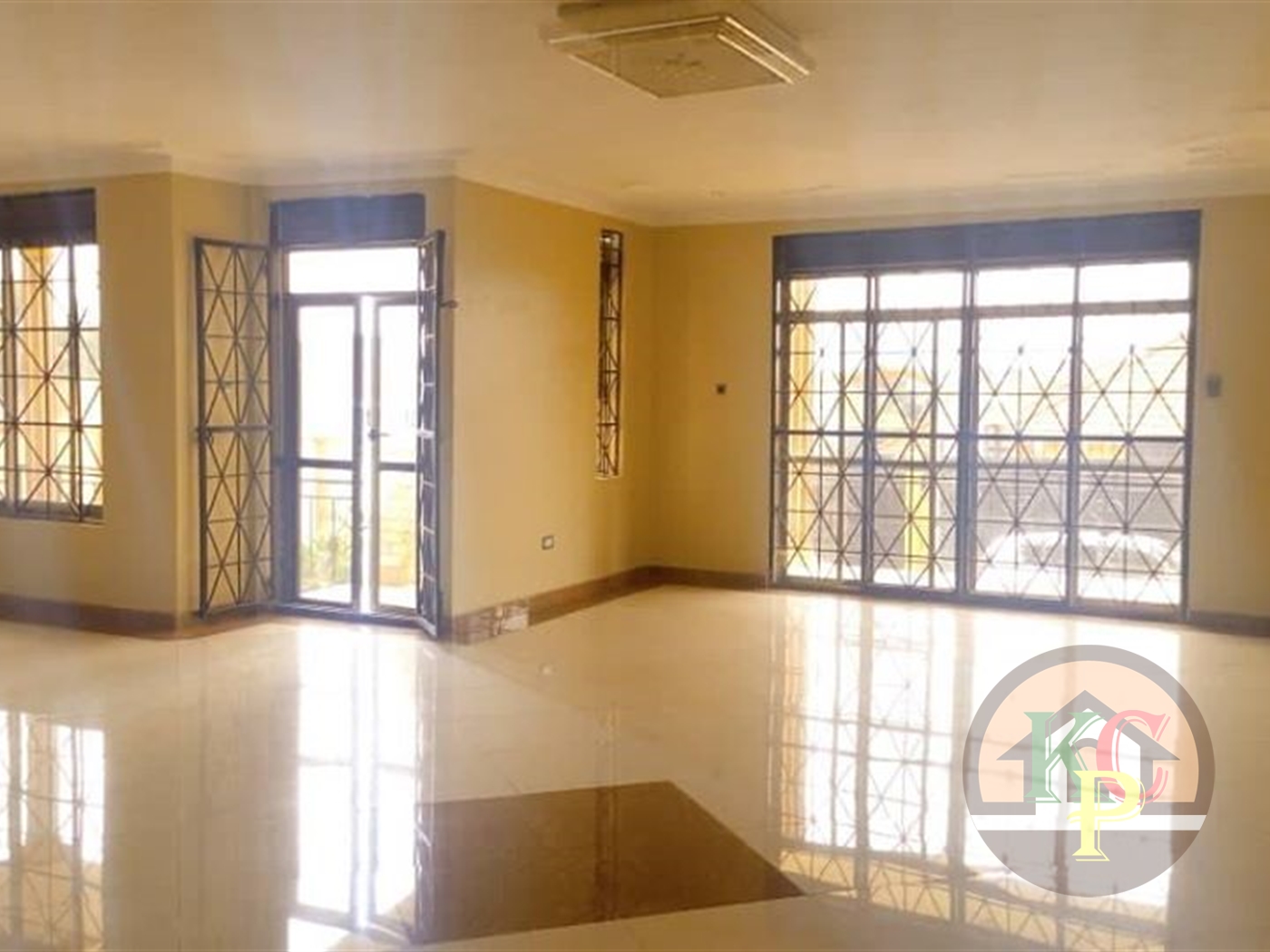 Mansion for sale in Kira Wakiso