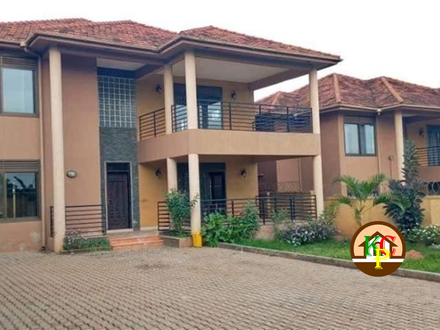 Mansion for sale in Kira Wakiso