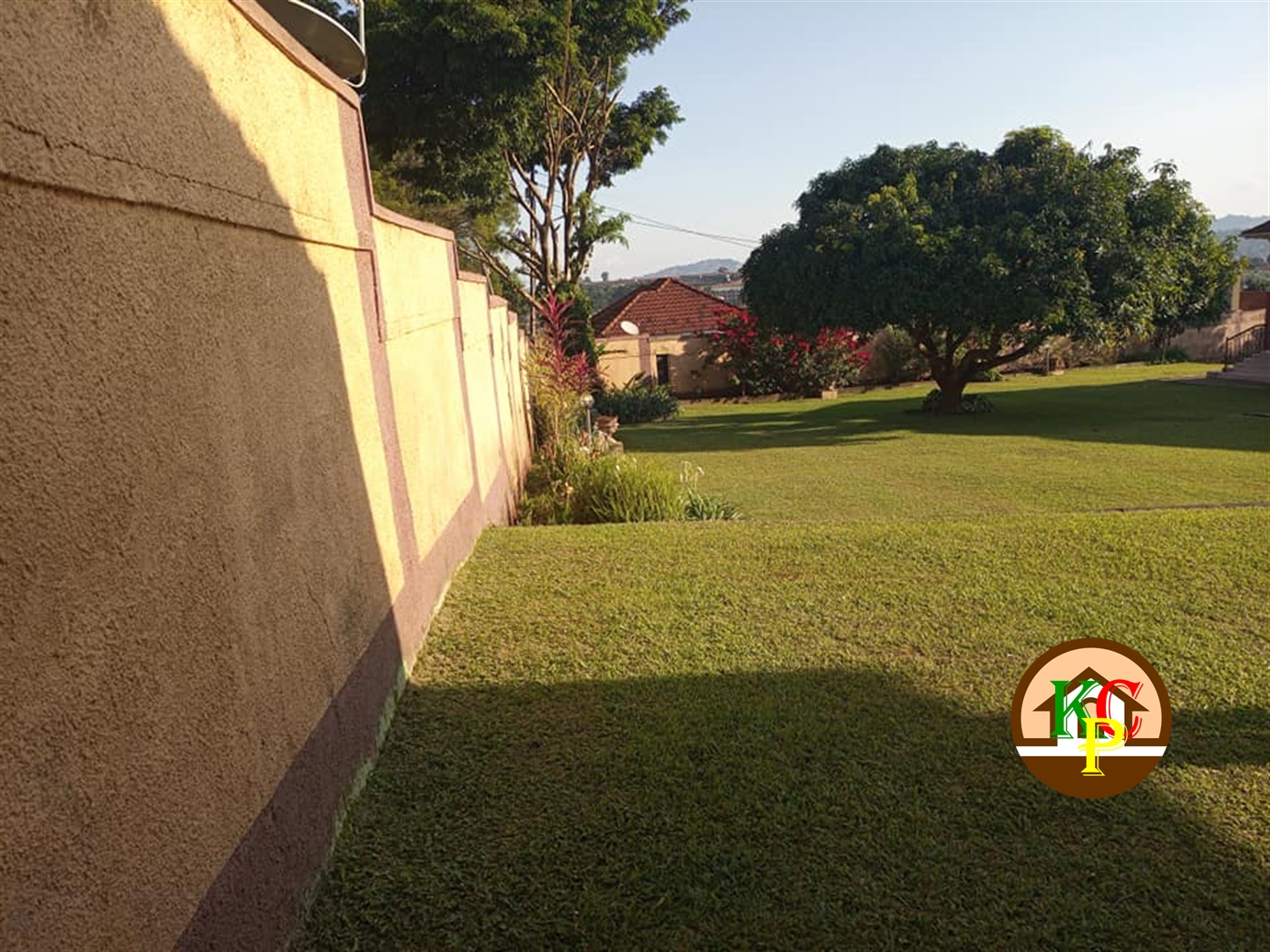 Bungalow for rent in Mutungo Kampala