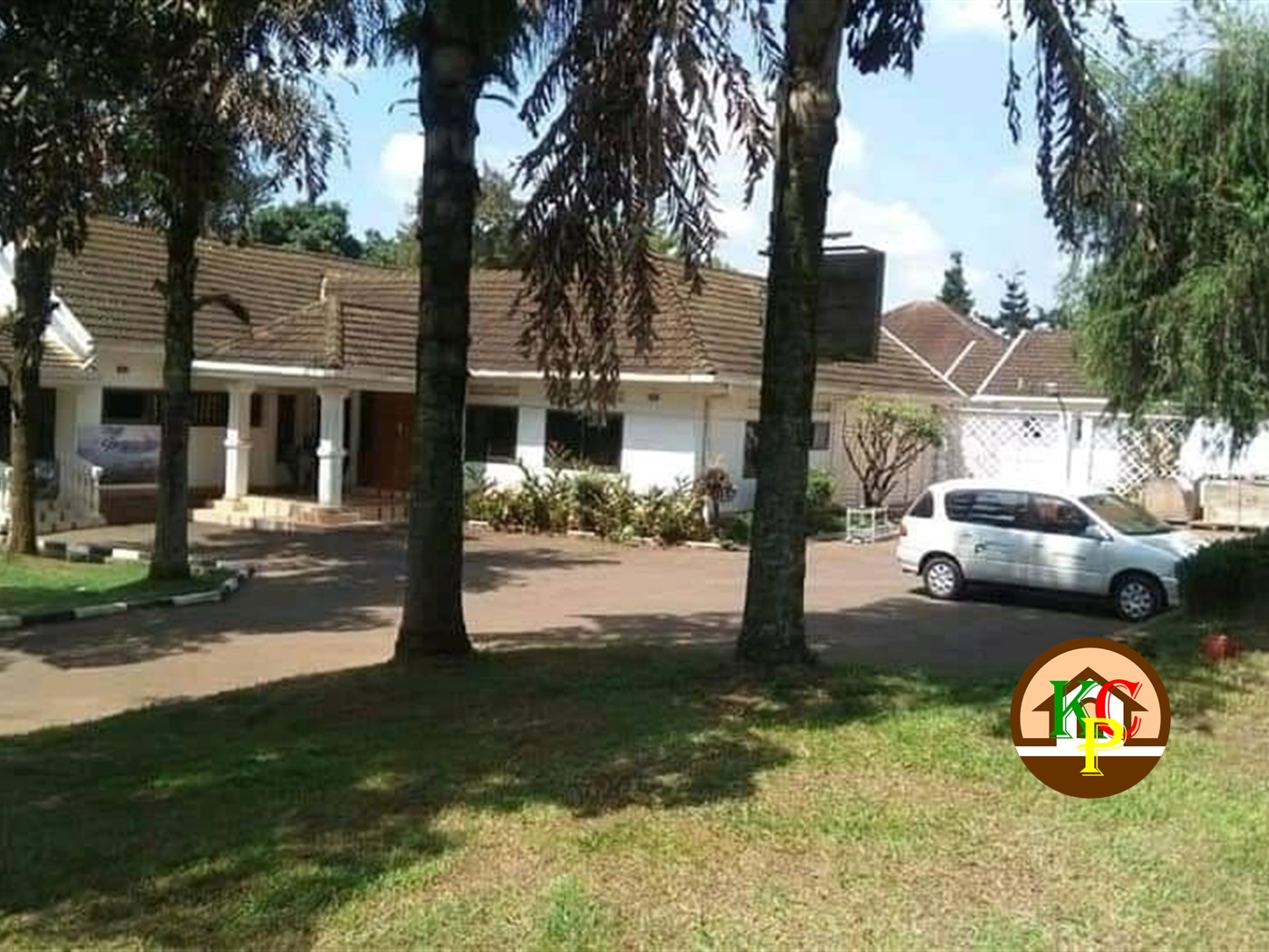 Bungalow for sale in Bugoloobi Kampala