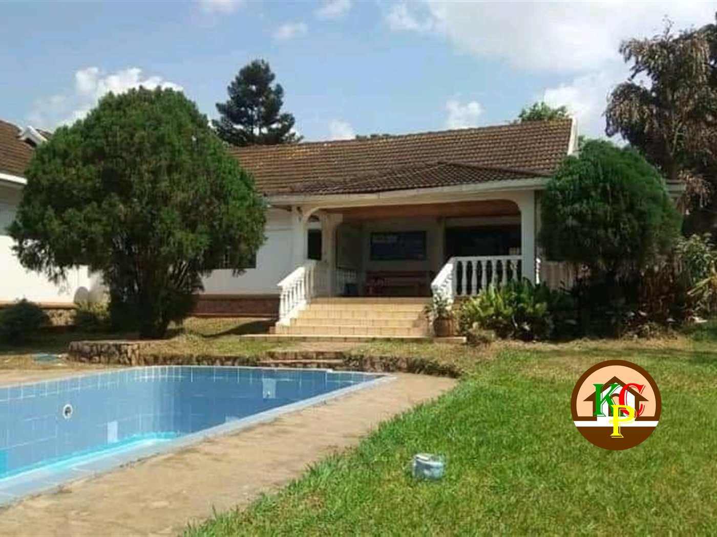 Bungalow for sale in Bugoloobi Kampala