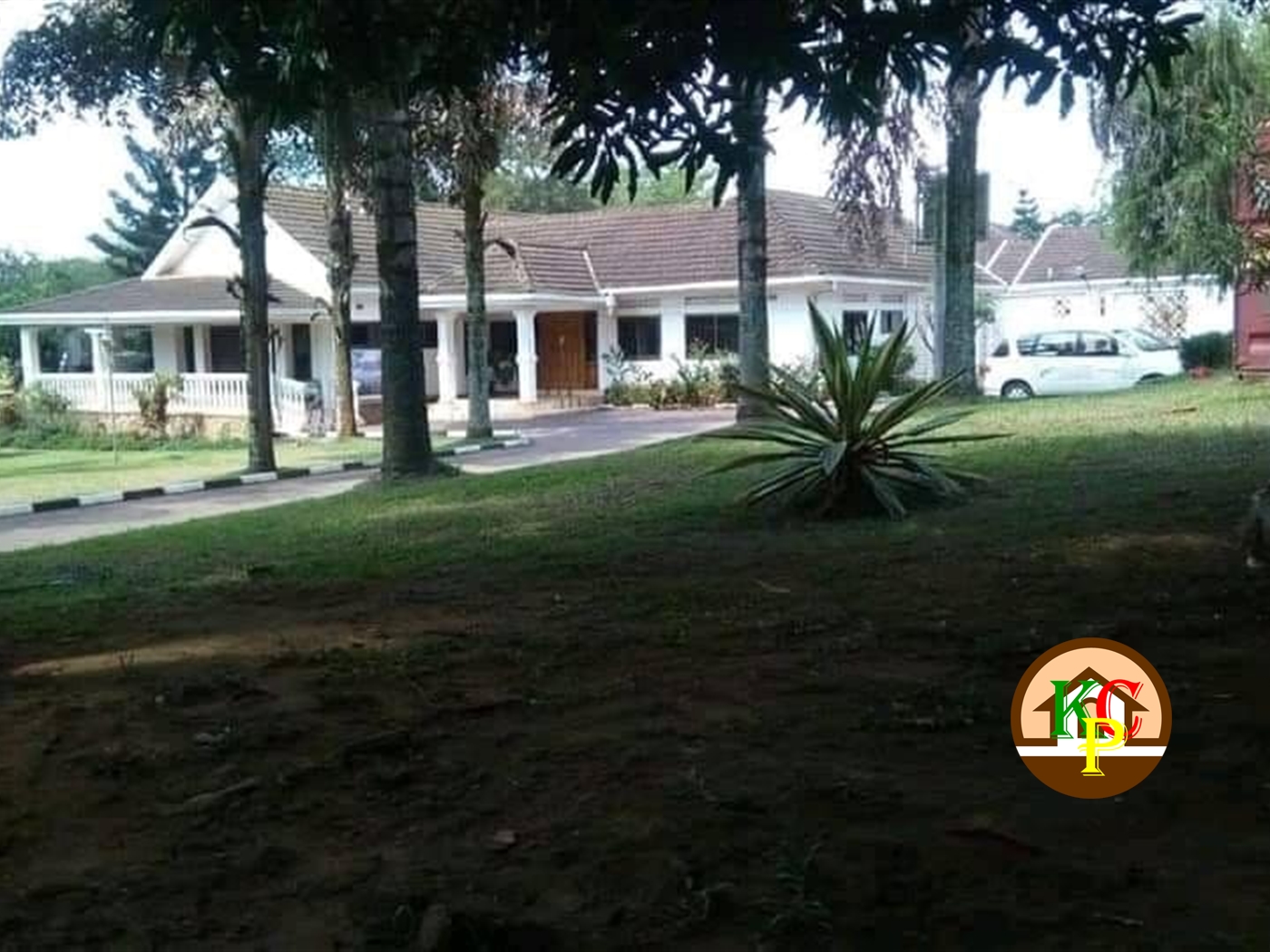 Bungalow for sale in Bugoloobi Kampala