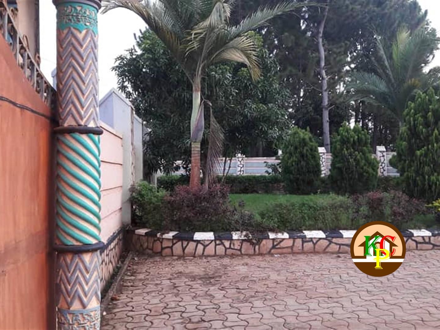 Mansion for sale in Kitende Wakiso