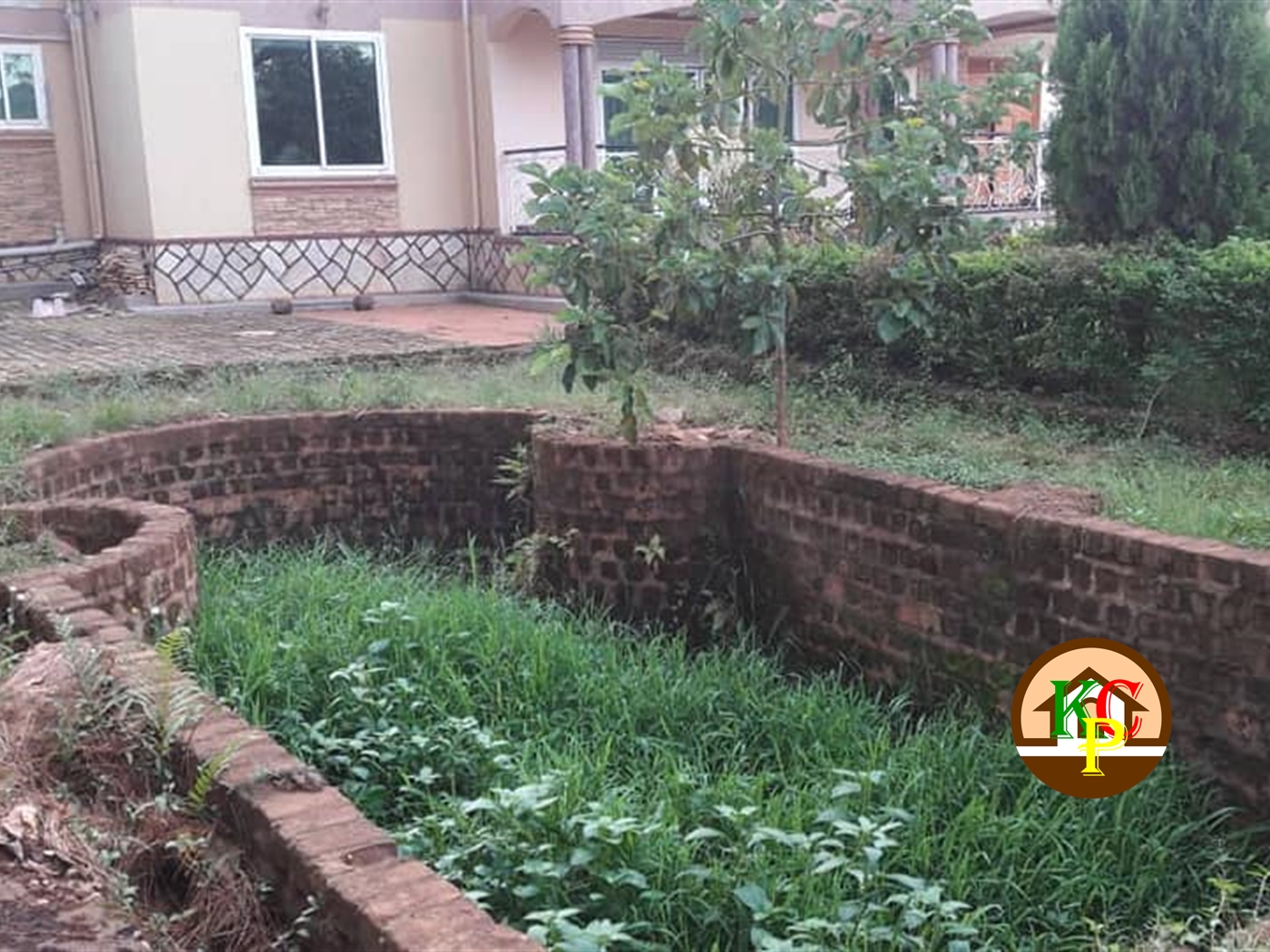 Mansion for sale in Kitende Wakiso