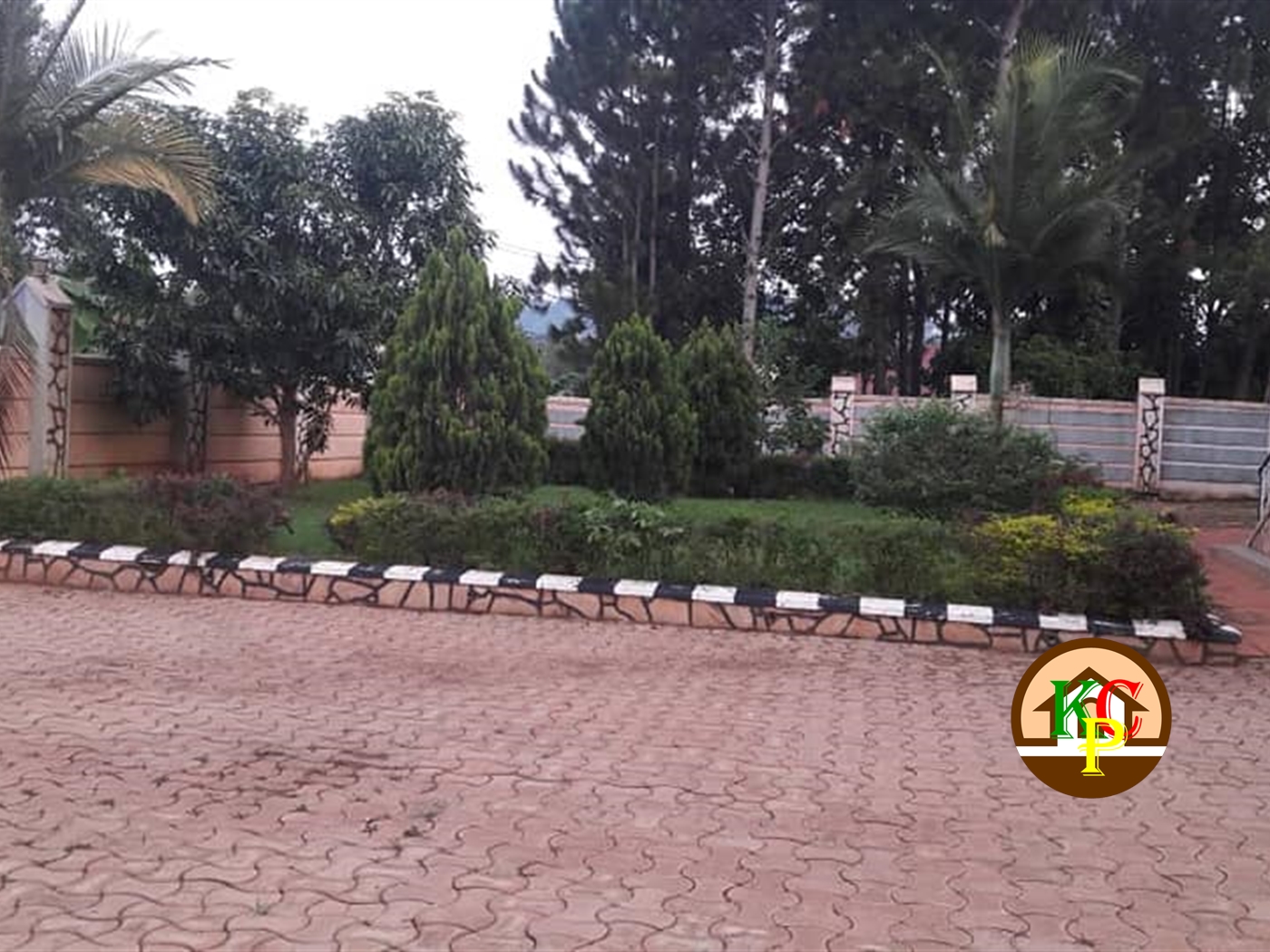 Mansion for sale in Kitende Wakiso