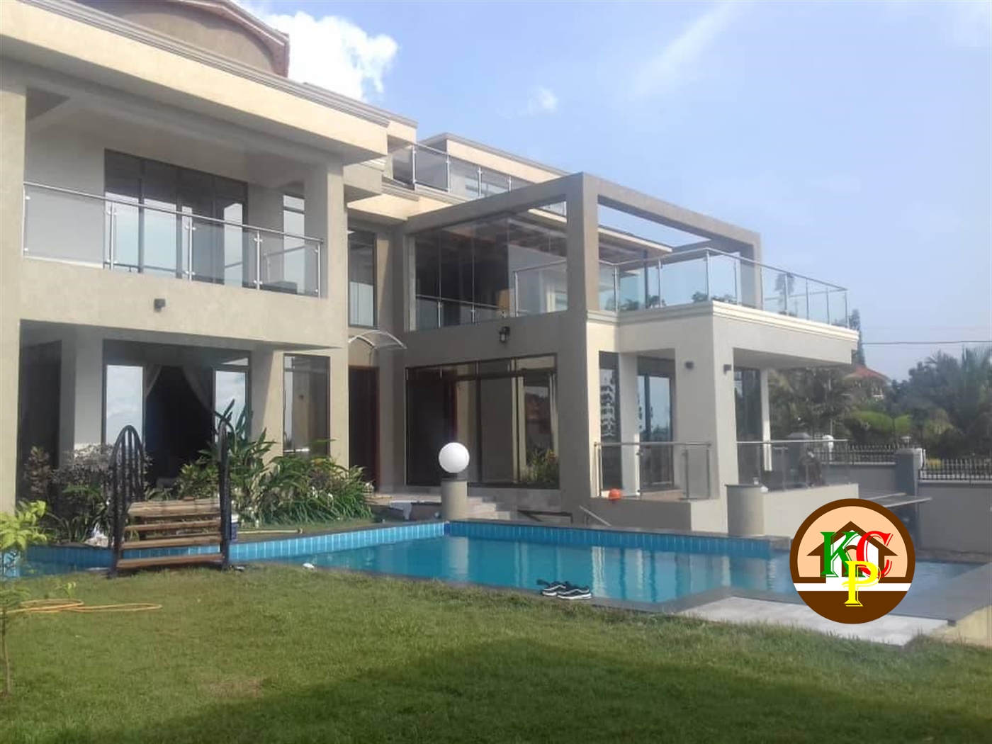 Mansion for sale in Mutungo Kampala