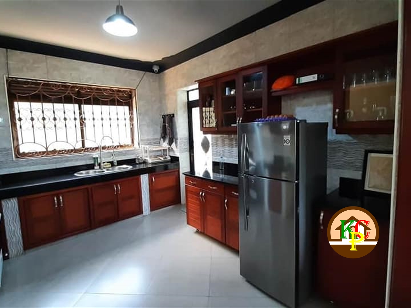 Mansion for sale in Kigo Wakiso