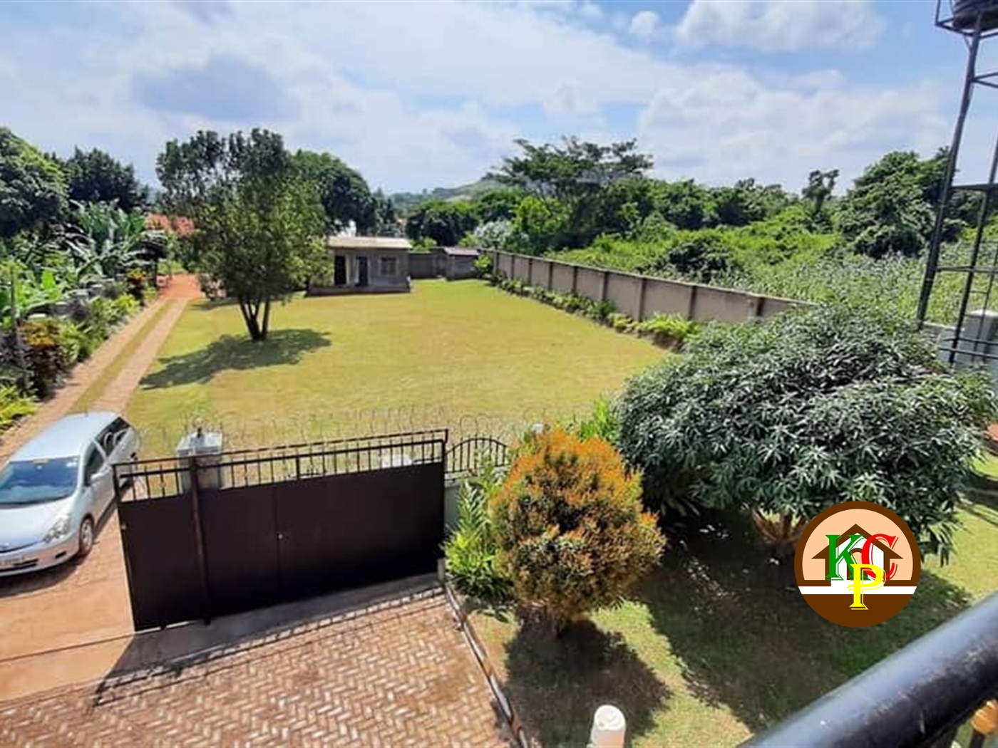 Mansion for sale in Kigo Wakiso