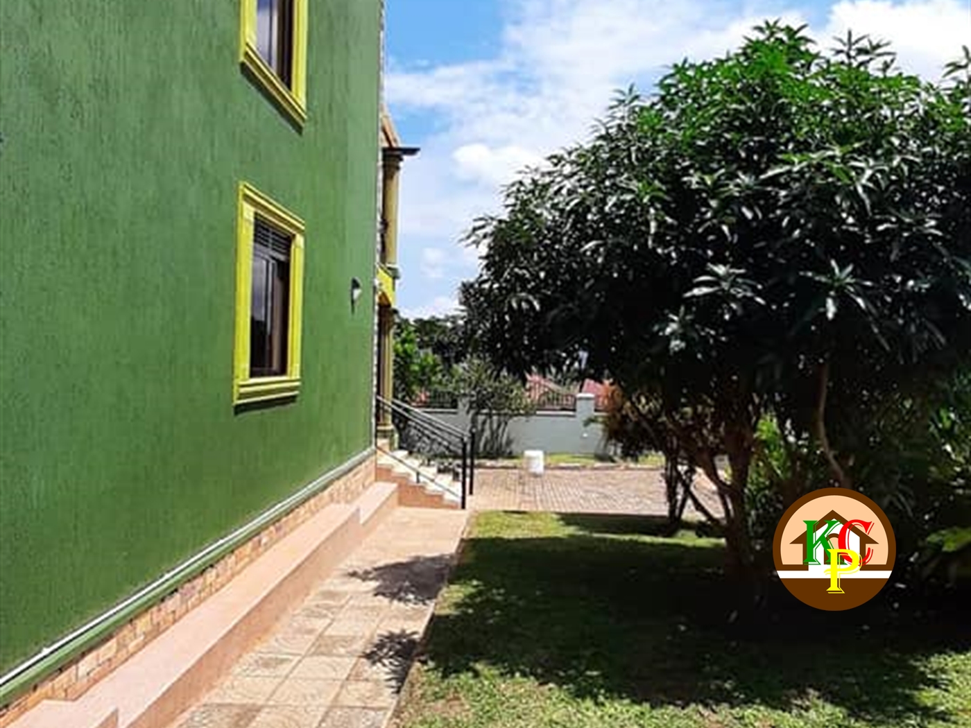 Mansion for sale in Kigo Wakiso