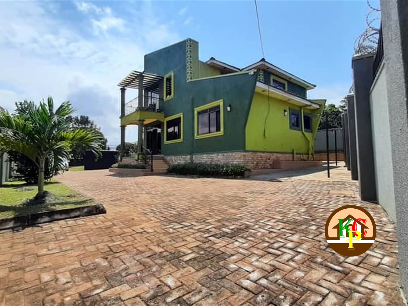 Mansion for sale in Kigo Wakiso