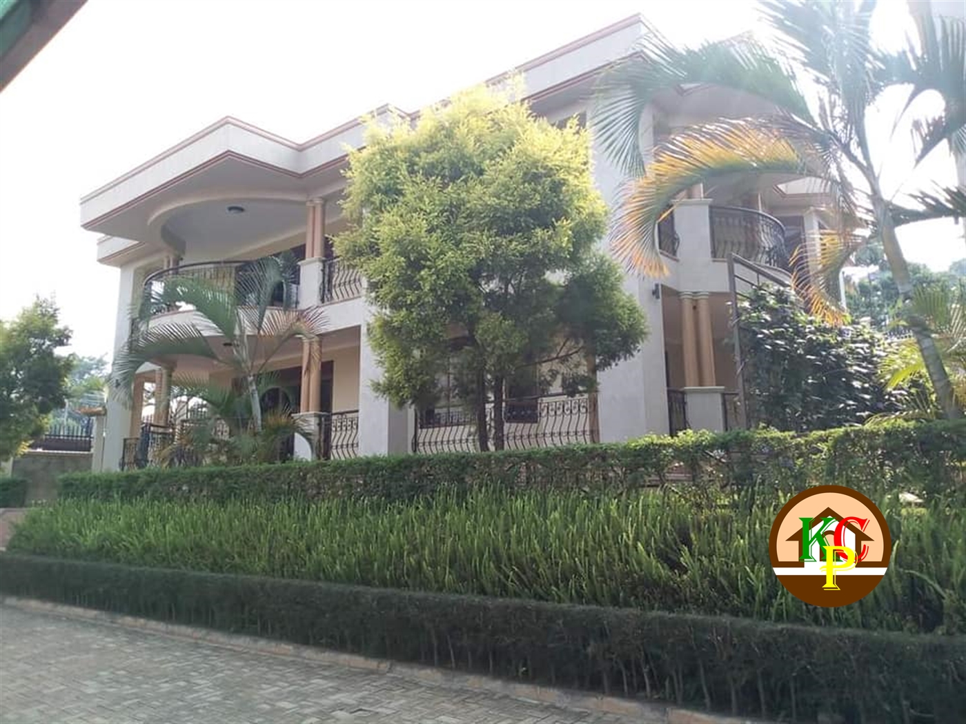 Mansion for rent in Mutungo Kampala