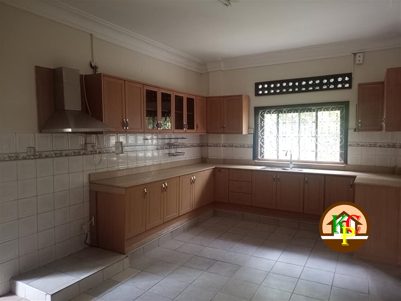 Storeyed house for rent in Mbuya Kampala