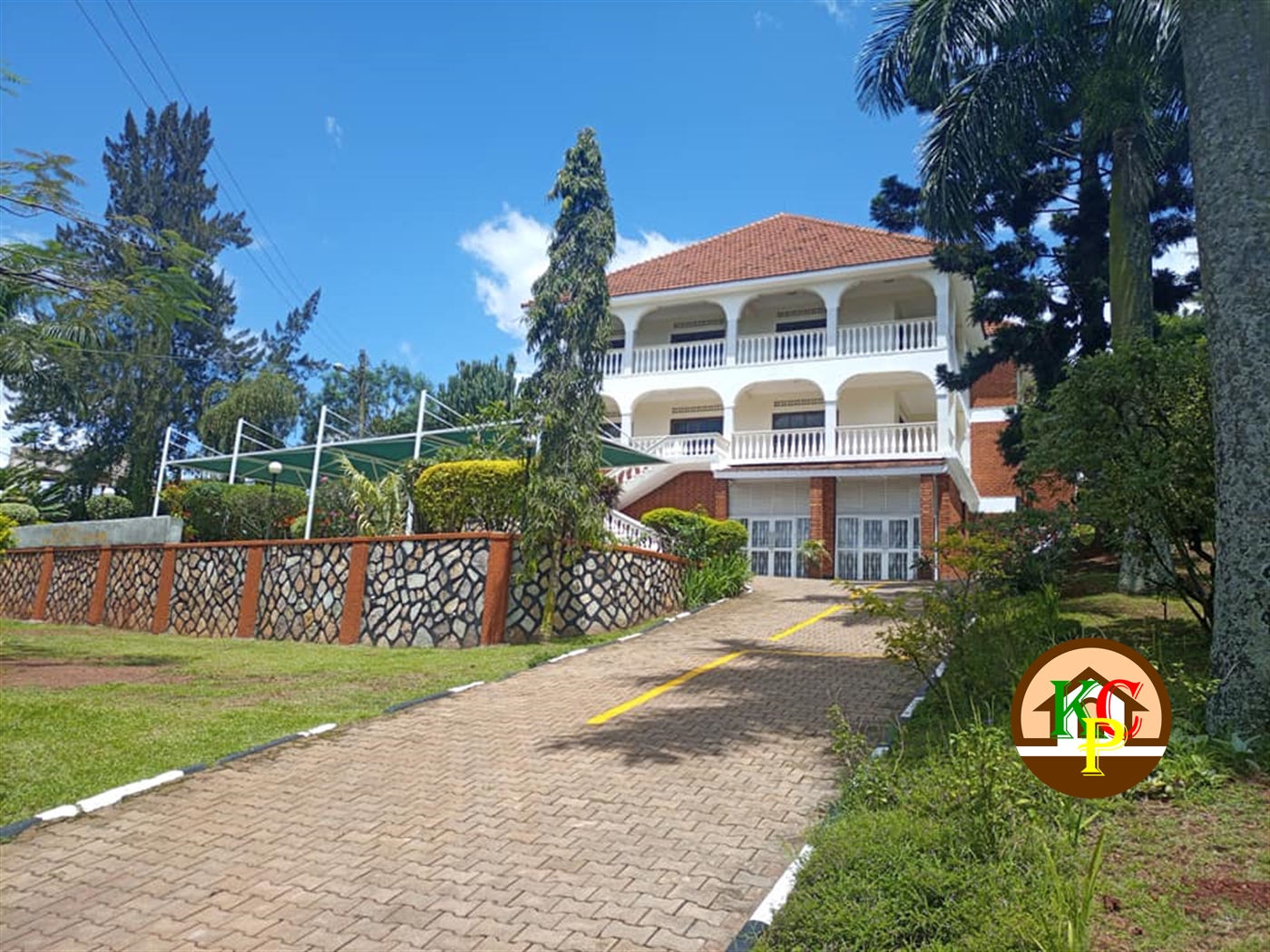 Storeyed house for rent in Mbuya Kampala