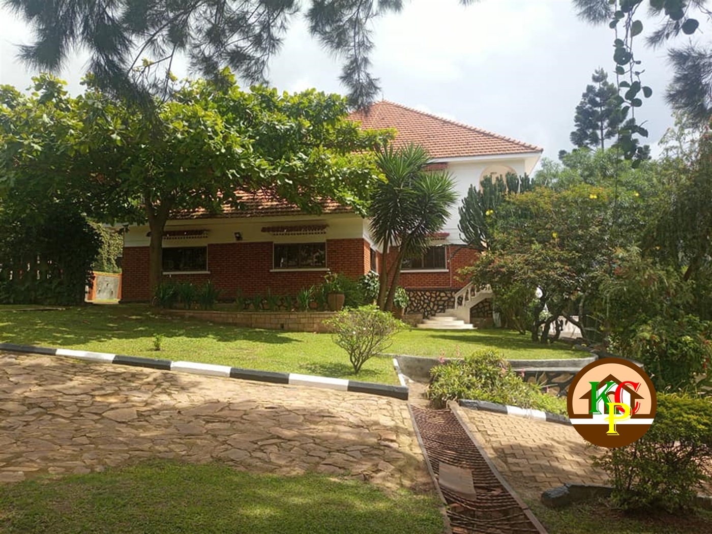 Storeyed house for rent in Mbuya Kampala