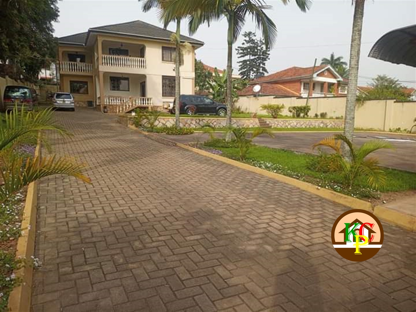 Storeyed house for sale in Bugoloobi Kampala