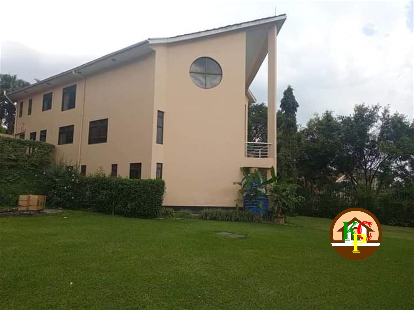 Storeyed house for rent in Muyenga Kampala