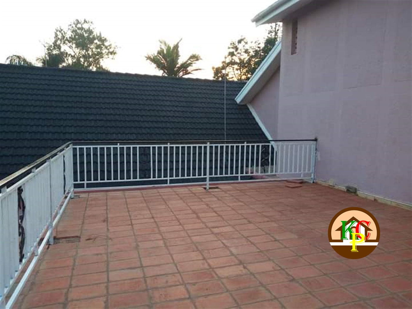 Bungalow for rent in Bugoloobi Kampala