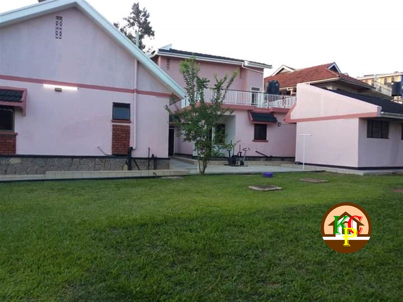 Storeyed house for rent in Bugoloobi Kampala