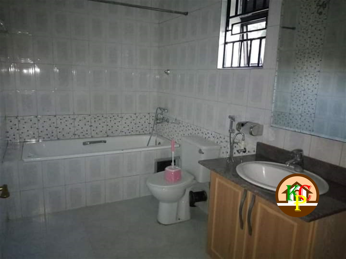 Storeyed house for rent in Bugoloobi Kampala