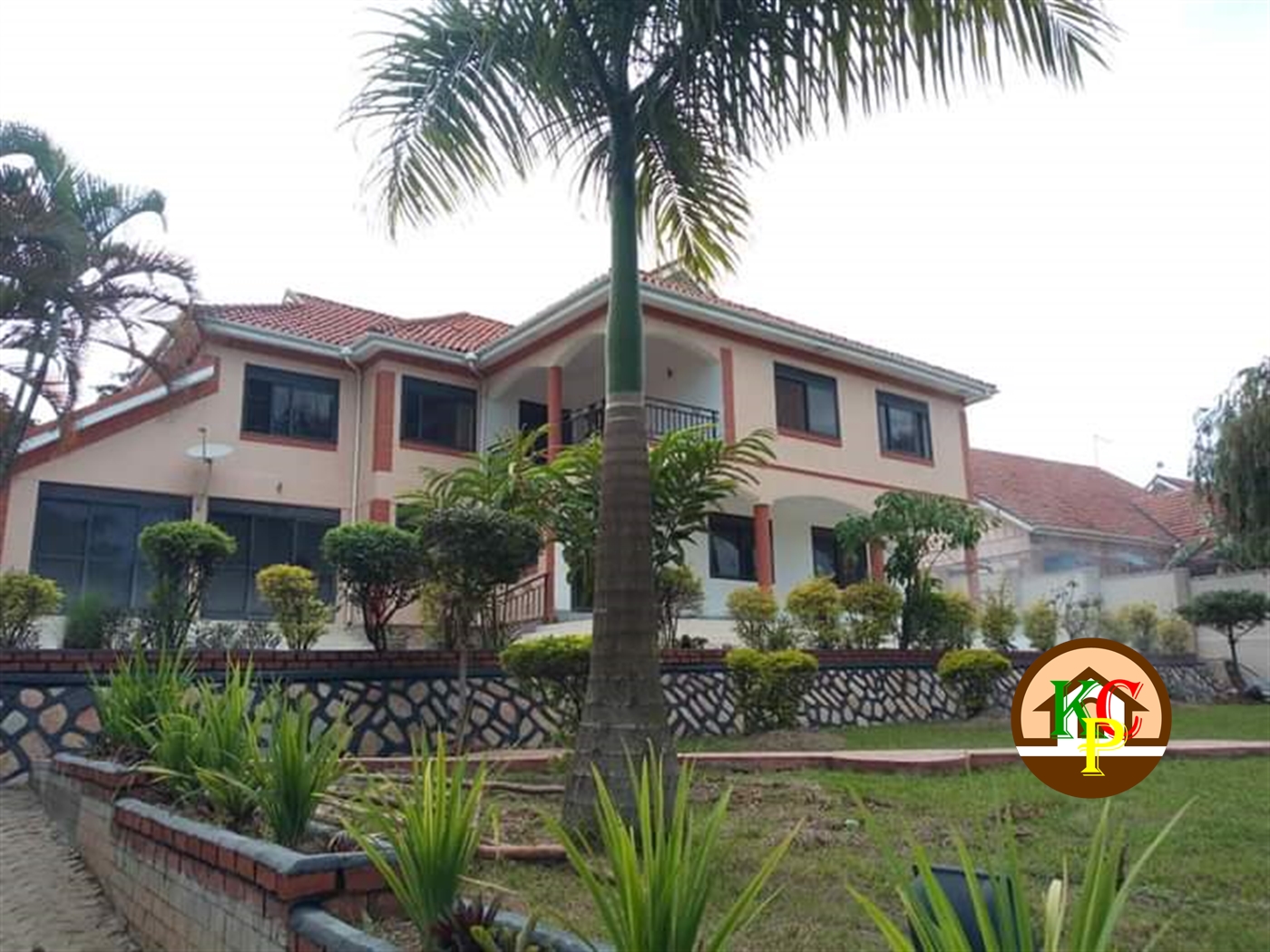 Storeyed house for rent in Bugoloobi Kampala