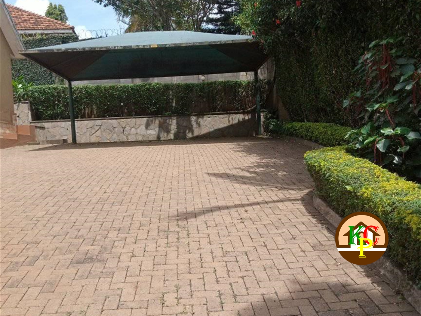 Storeyed house for rent in Mutungo Kampala