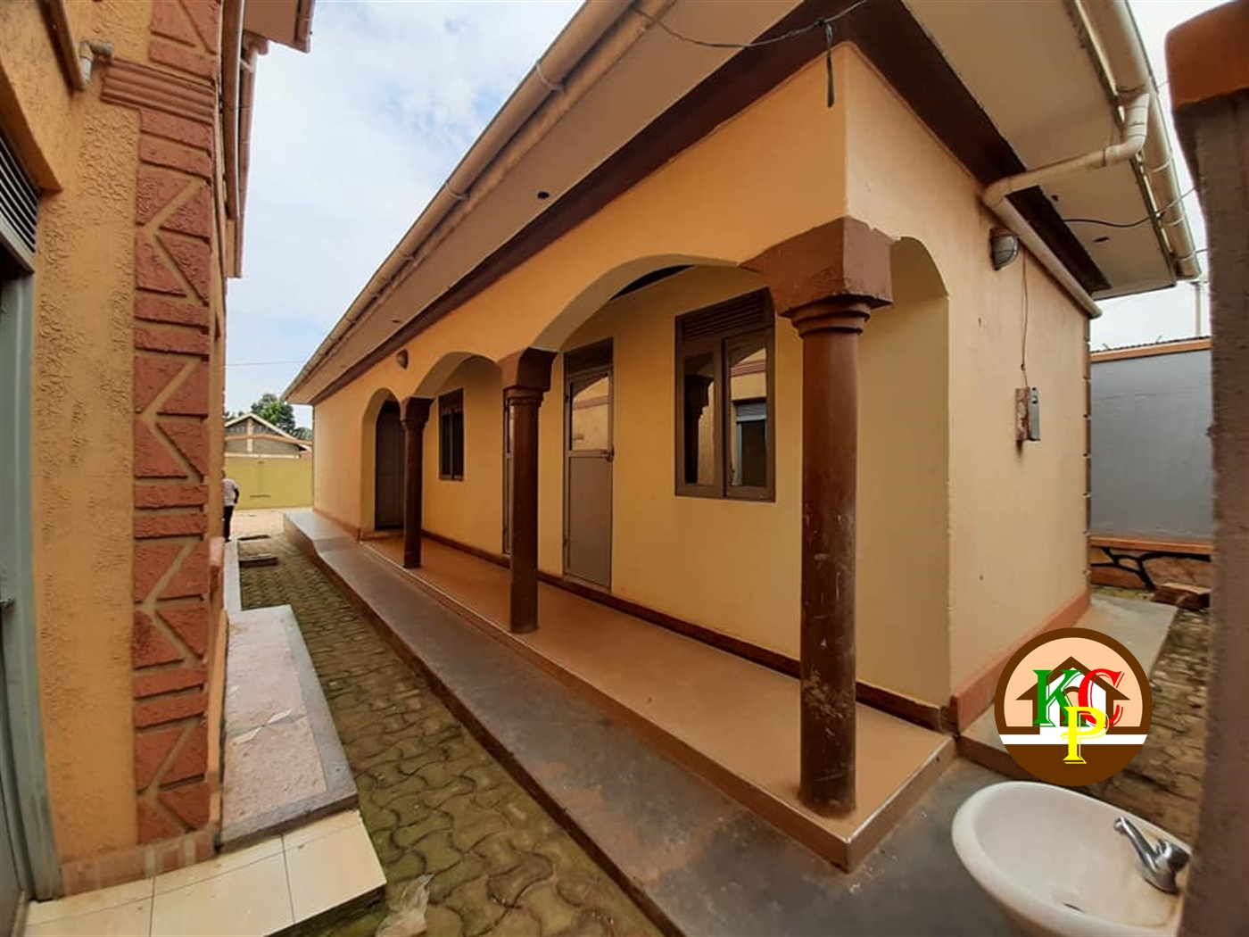 Storeyed house for rent in Bweyogerere Wakiso