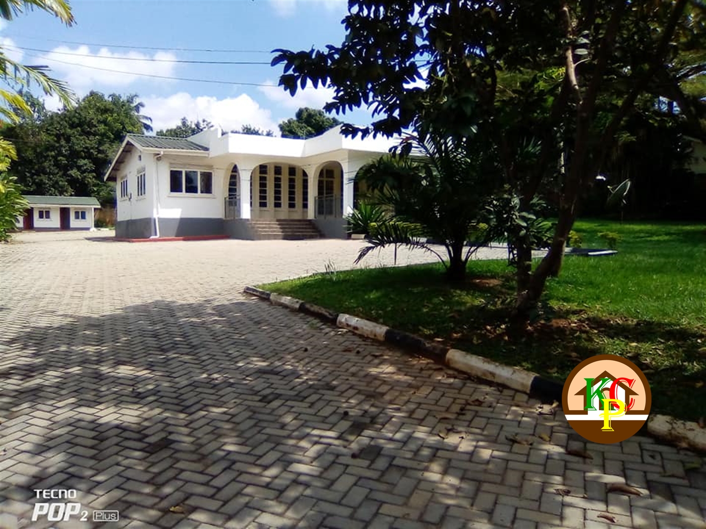 Bungalow for rent in Kololo Kampala