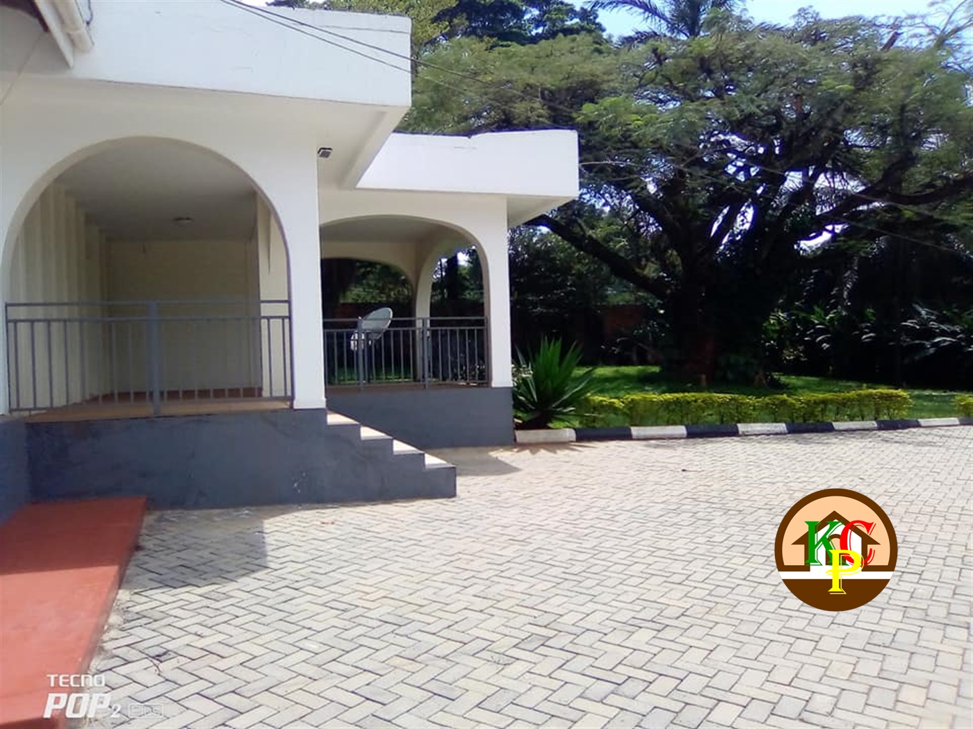 Bungalow for rent in Kololo Kampala