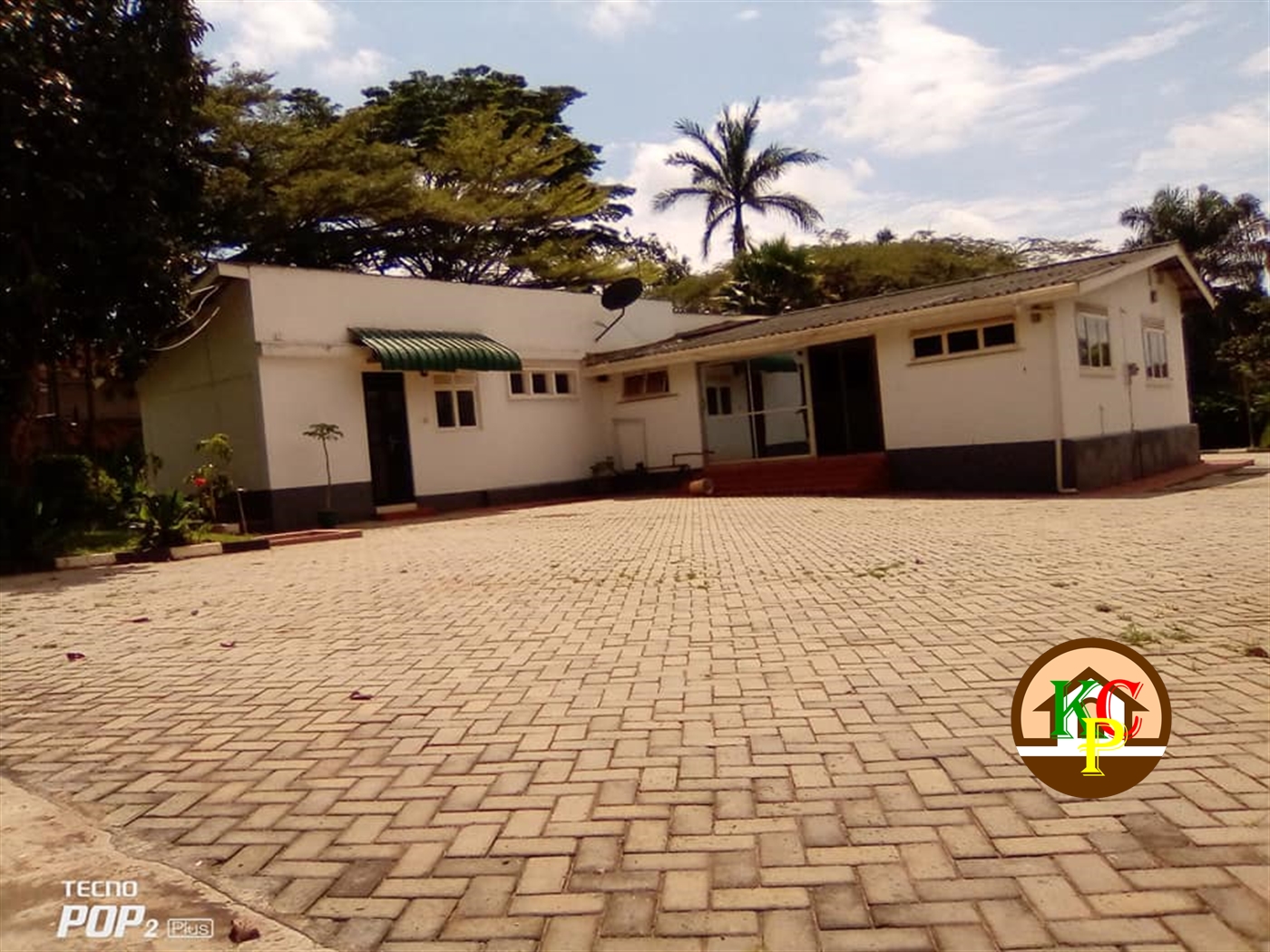 Bungalow for rent in Kololo Kampala