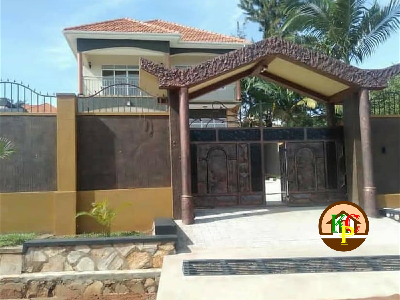 Storeyed house for sale in Bwebajja Wakiso