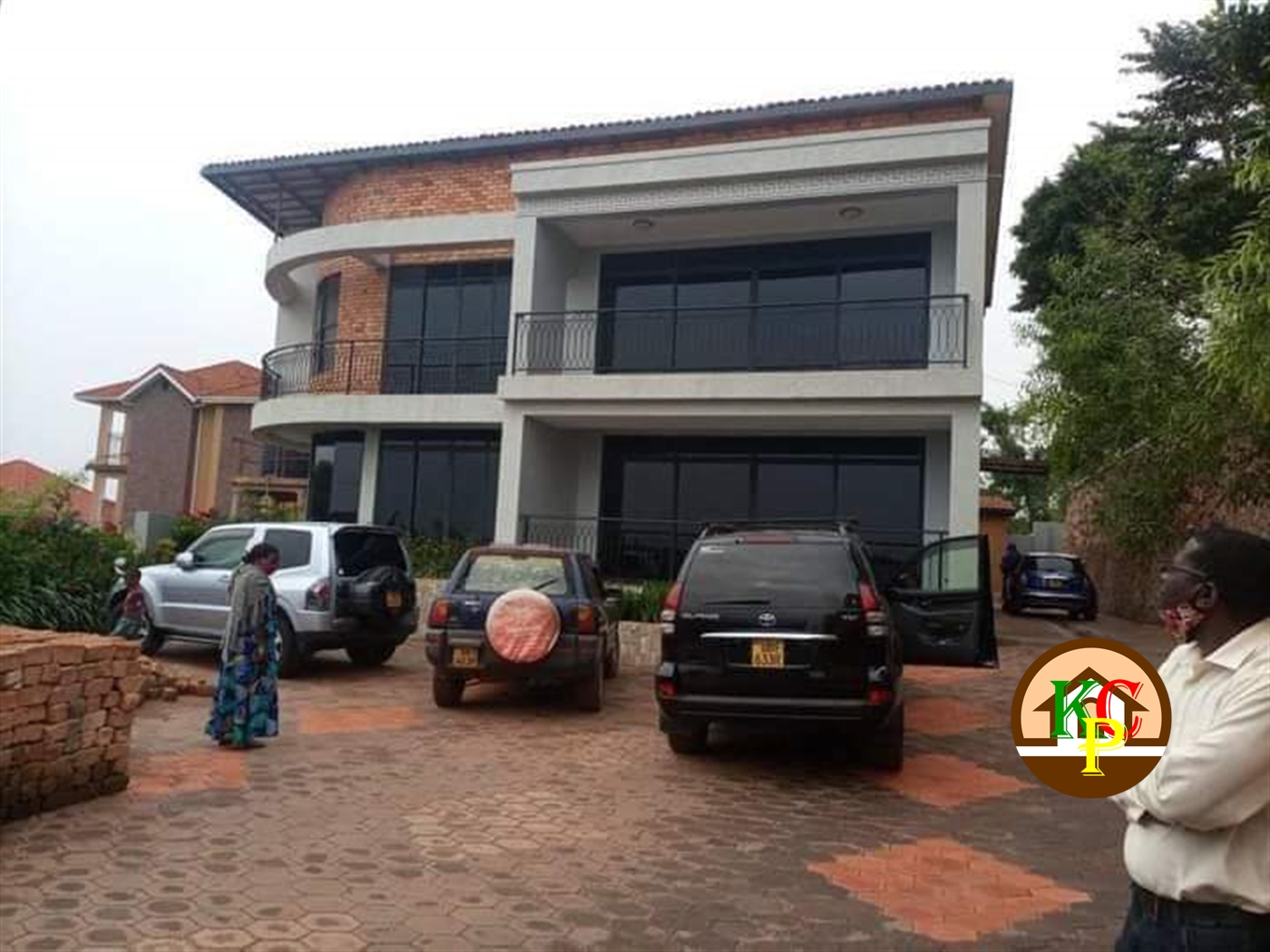 Storeyed house for sale in Munyonyo Kampala