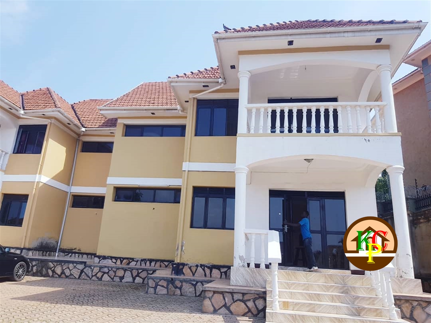 Duplex for rent in Muyenga Kampala