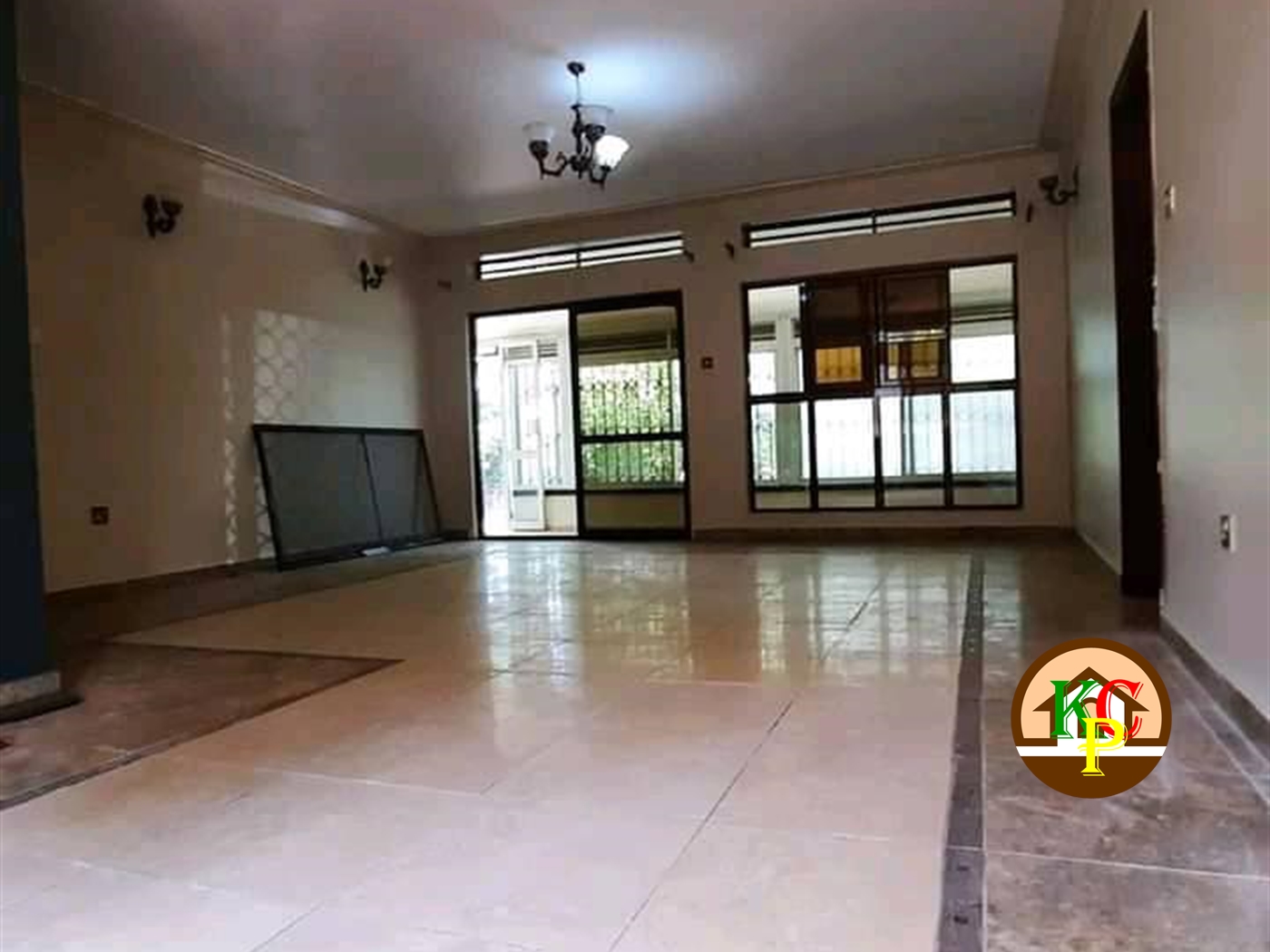 Bungalow for rent in Bugoloobi Kampala