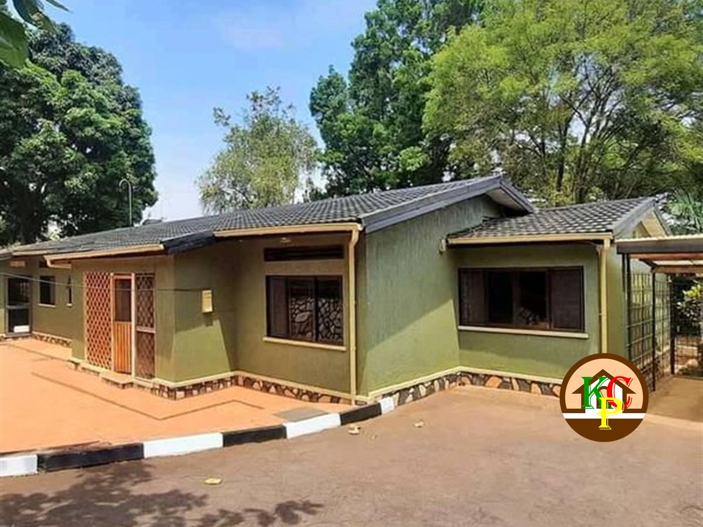 Bungalow for rent in Bugoloobi Kampala